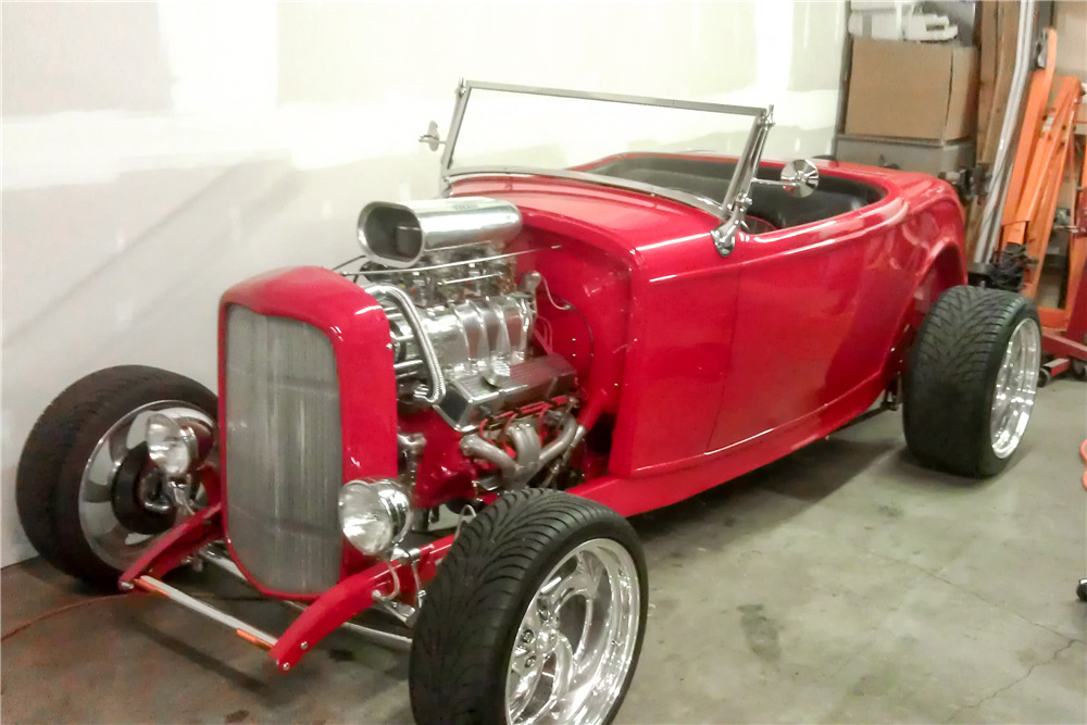 1932 FORD CUSTOM ROADSTER - Front 3/4 - 188522