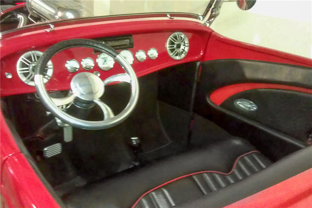 1932 FORD CUSTOM ROADSTER - Interior - 188522