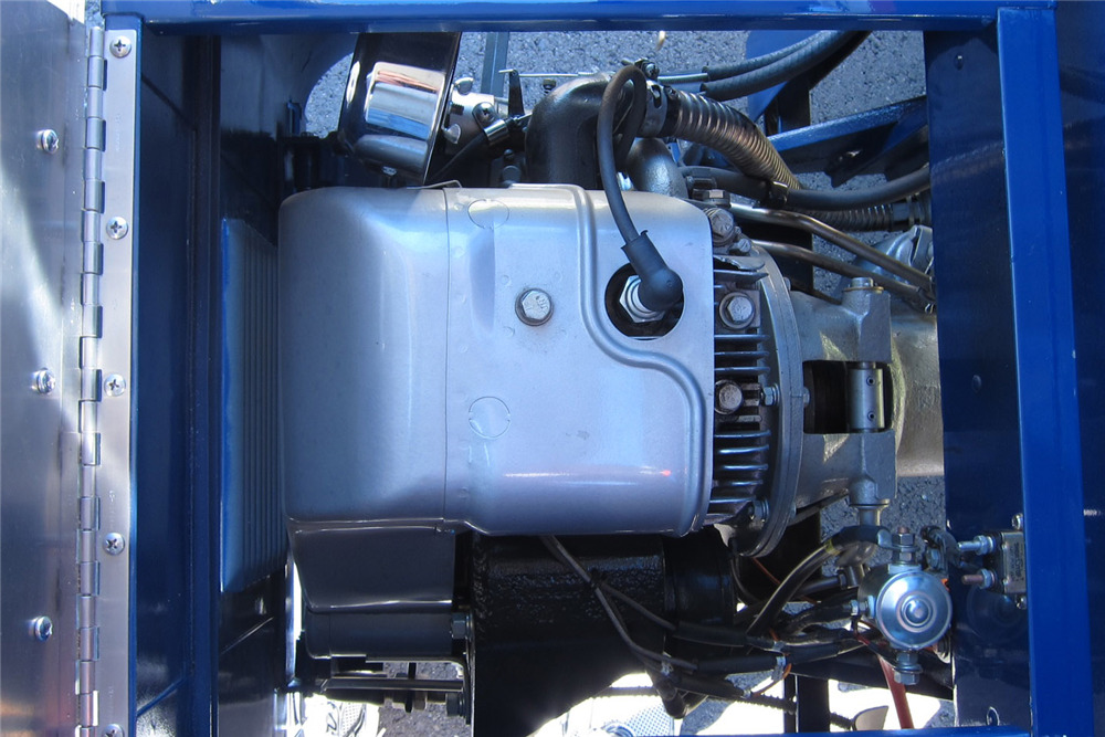 1957 CUSHMAN MAILSTER 3-WHEEL MAIL CAB - Engine - 188576