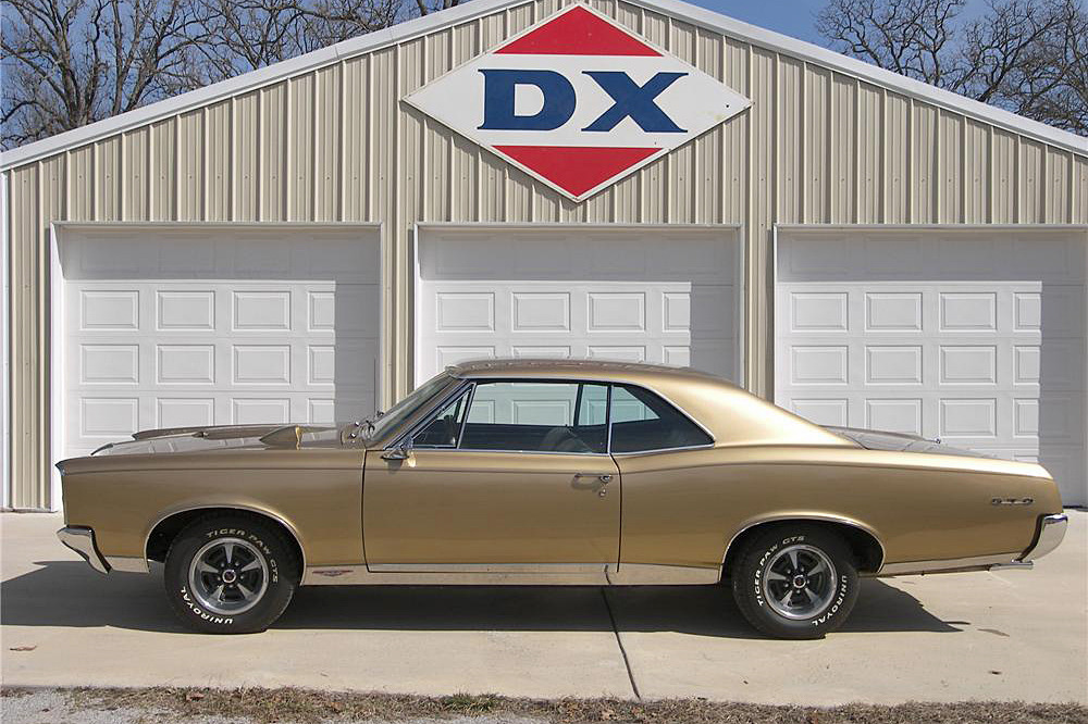 1967 PONTIAC GTO  - Side Profile - 188698