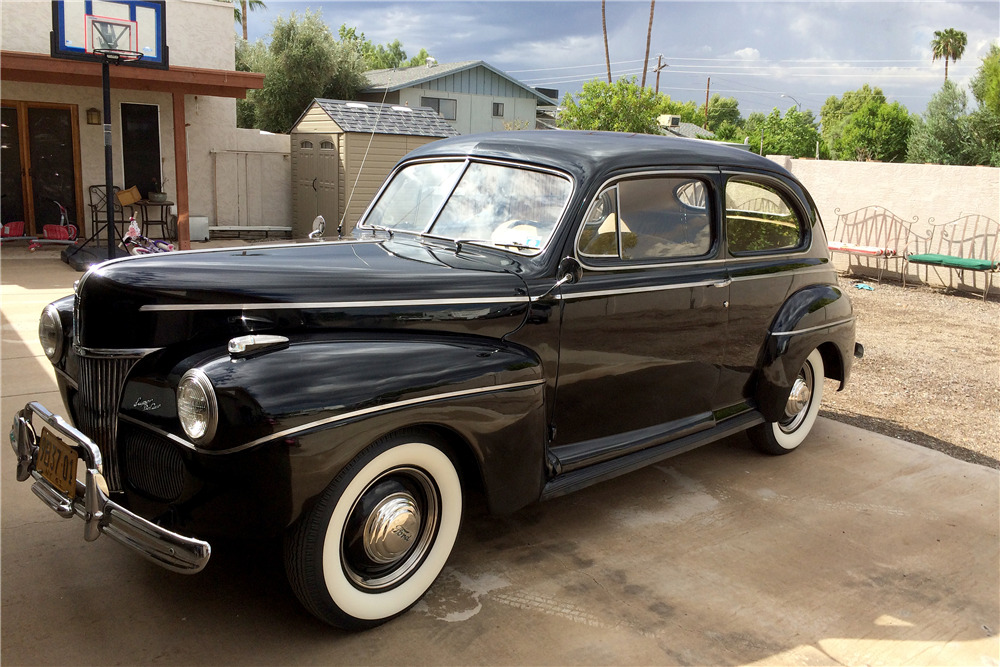 1941 FORD SUPER DELUXE 5-PASSENGER COUPE - Front 3/4 - 188735