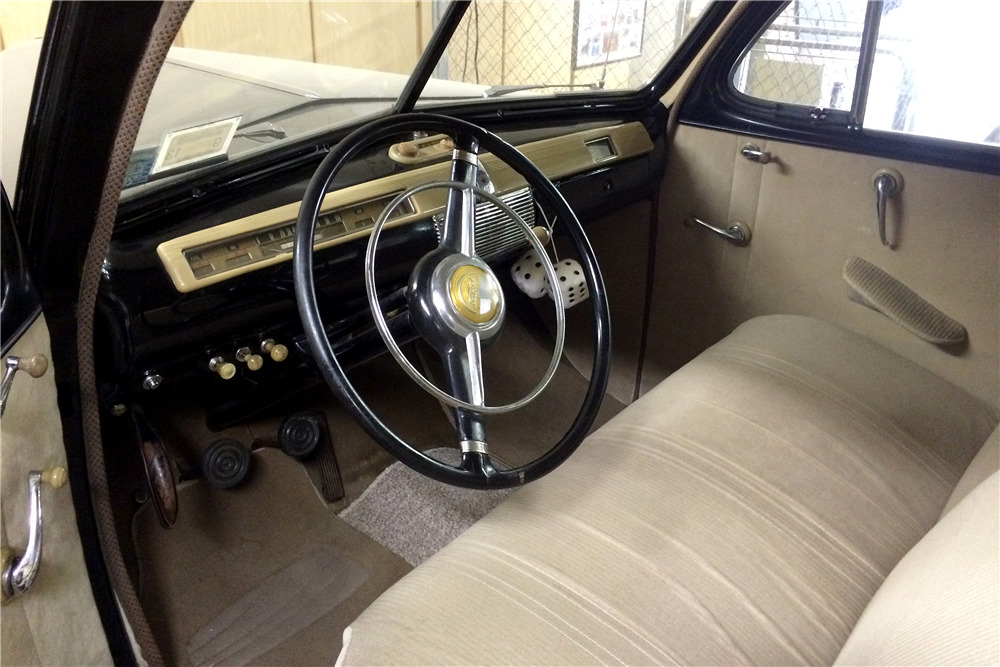 1941 FORD SUPER DELUXE 5-PASSENGER COUPE - Interior - 188735