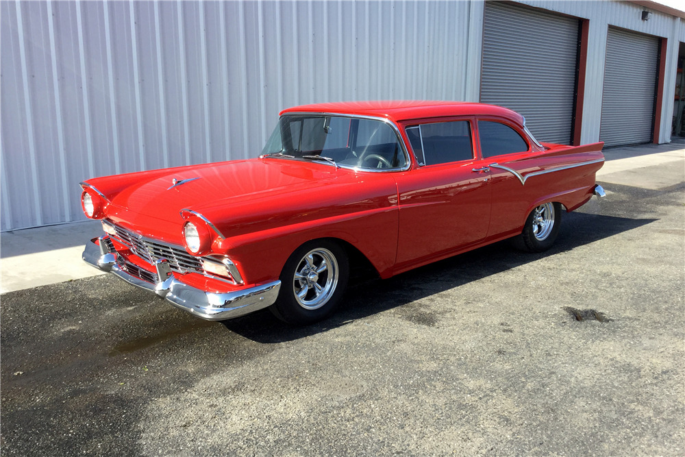 1957 FORD CUSTOM 300 2-DOOR POST - Front 3/4 - 188814