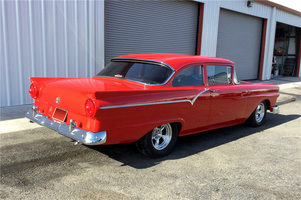 1957 FORD CUSTOM 300 2-DOOR POST - Rear 3/4 - 188814