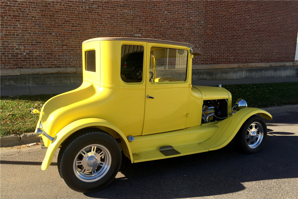 1927 FORD MODEL T CUSTOM COUPE - Rear 3/4 - 188952