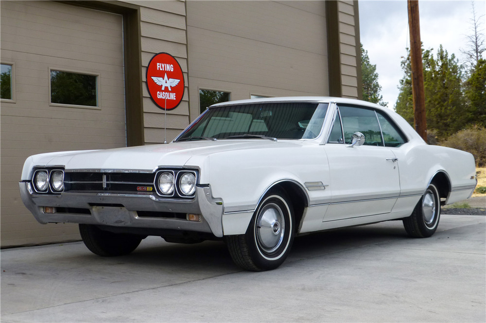 1966 OLDSMOBILE 442 - Front 3/4 - 189098
