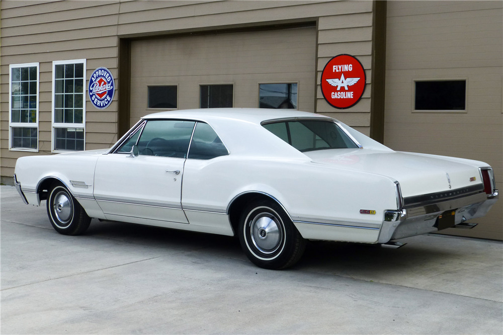 1966 OLDSMOBILE 442 - Rear 3/4 - 189098