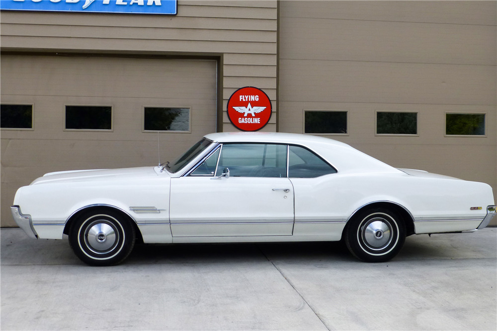 1966 OLDSMOBILE 442 - Side Profile - 189098