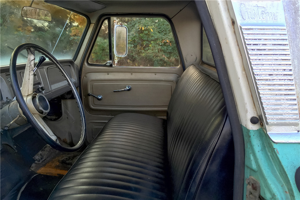 1966 CHEVROLET C-15 PICKUP - Interior - 189113