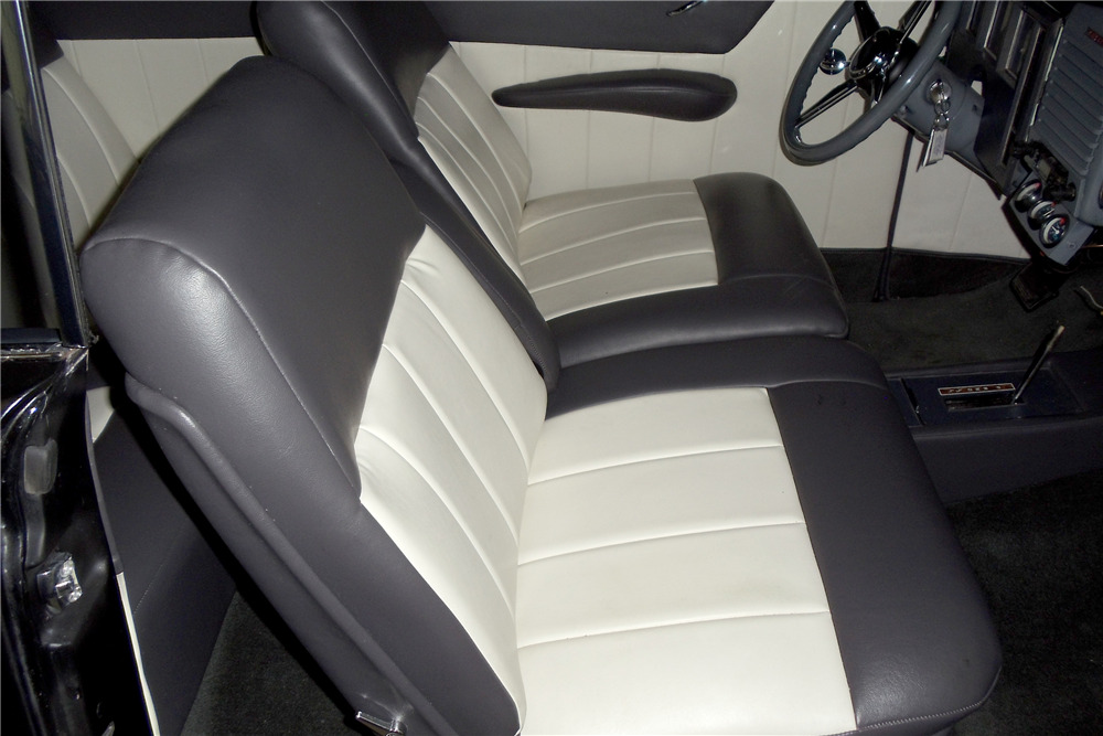 1939 MERCURY CUSTOM CLUB COUPE - Interior - 189136