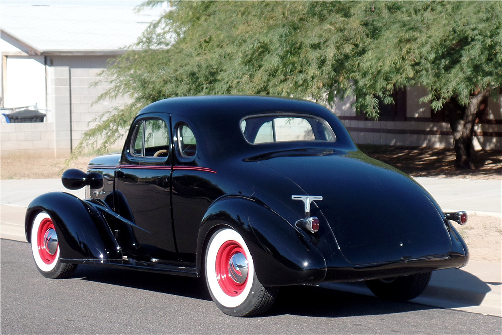 1938 CHEVROLET MASTER CUSTOM COUPE - Rear 3/4 - 189169