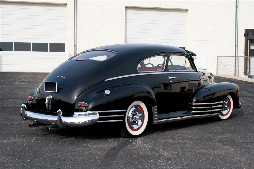 what's the 1930s-40s looking car on this video of the USA in the 1970s