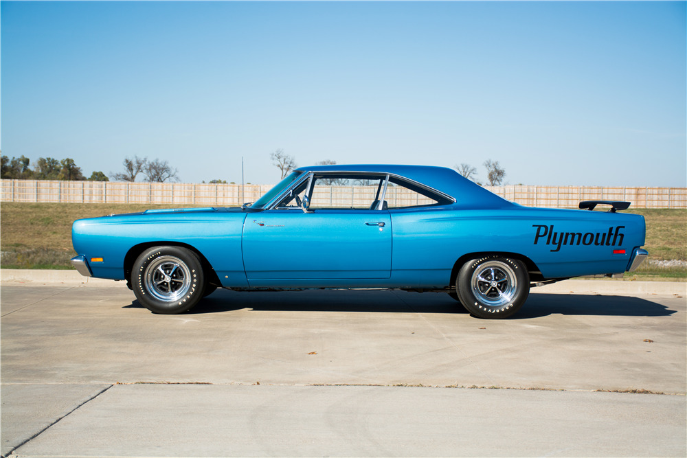 Roadrunner страна производитель. Plymouth Roadrunner 1969. Плимут роад раннер 1969. 1969 Plymouth Road Runner. Плимут роад раннер GTX 1969.