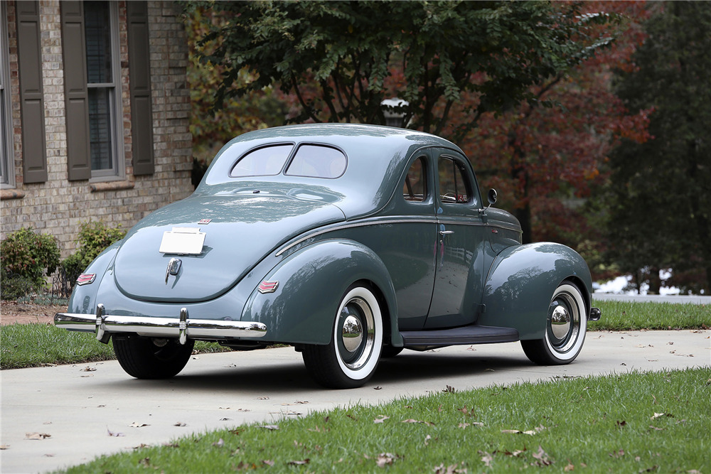 1940 FORD DELUXE CUSTOM COUPE - Rear 3/4 - 189393