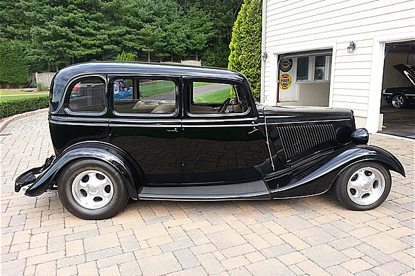 1934 Ford Custom 4 Door Sedan Front 34 189468 8537