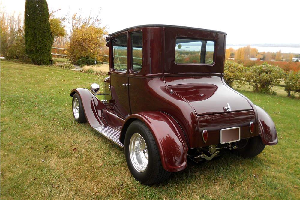 1926 FORD MODEL T CUSTOM COUPE - Rear 3/4 - 189541