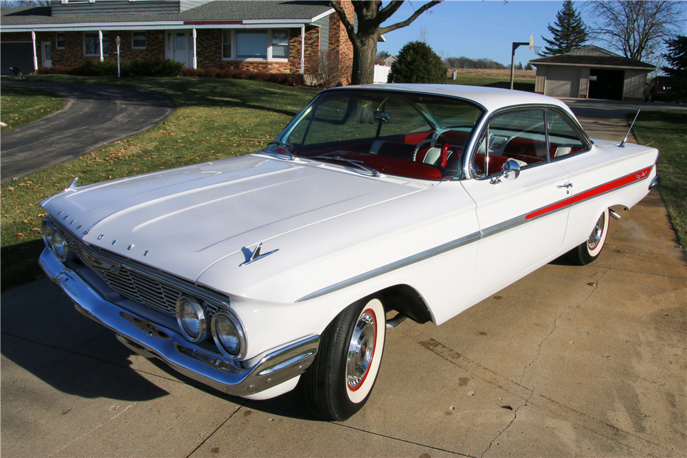 1961 CHEVROLET IMPALA SS BUBBLE TOP - Front 3/4 - 189570
