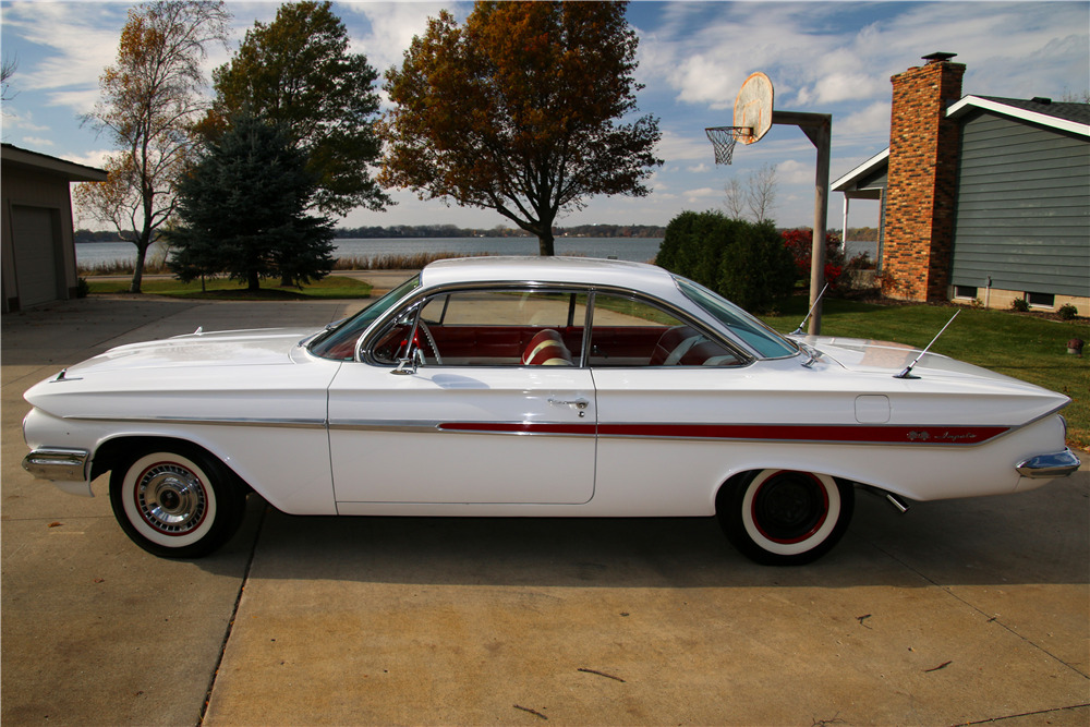1961 CHEVROLET IMPALA SS BUBBLE TOP - Side Profile - 189570