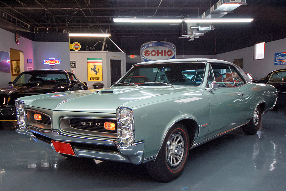 1966 PONTIAC GTO  - Front 3/4 - 189642
