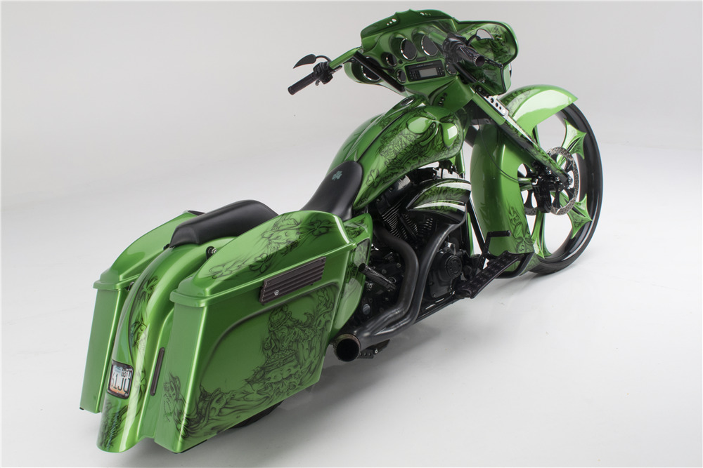 2010 HARLEY-DAVIDSON FLHX CUSTOM MOTORCYCLE - Rear 3/4 - 189748