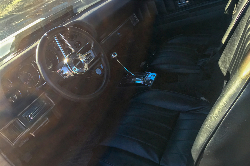 1972 CHEVROLET CAMARO SS CUSTOM COUPE - Interior - 189823