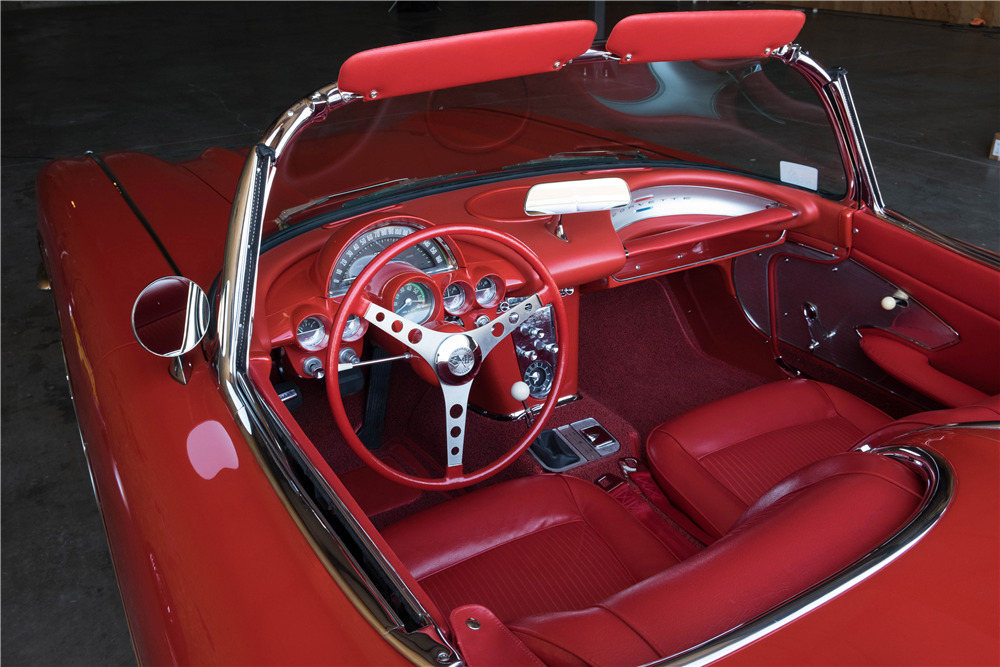 1961 CHEVROLET CORVETTE CONVERTIBLE - Interior - 189899