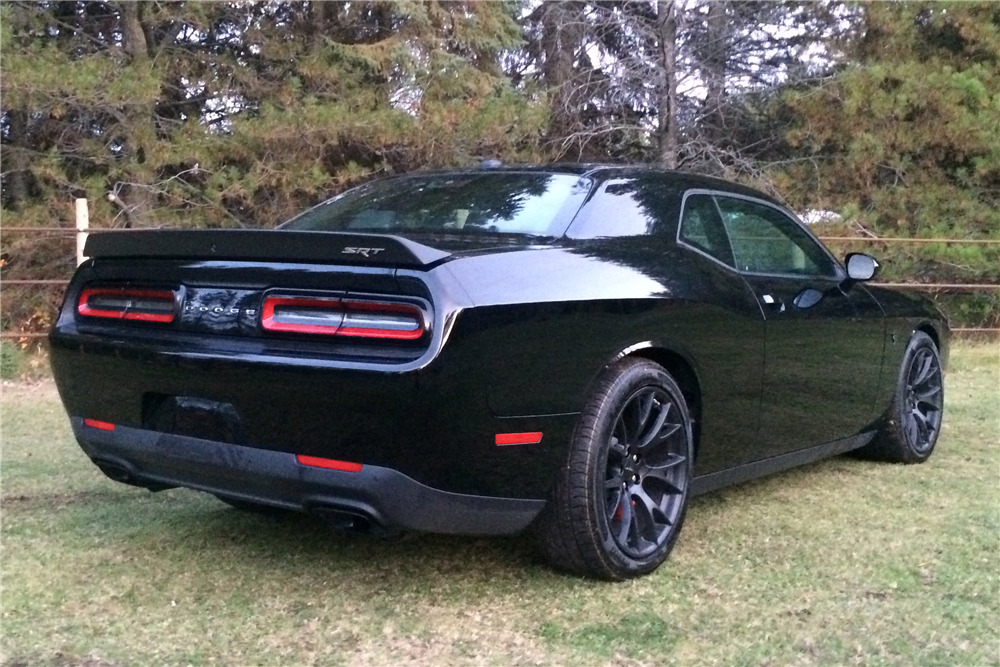2015 DODGE CHALLENGER SRT HELLCAT - Rear 3/4 - 190002