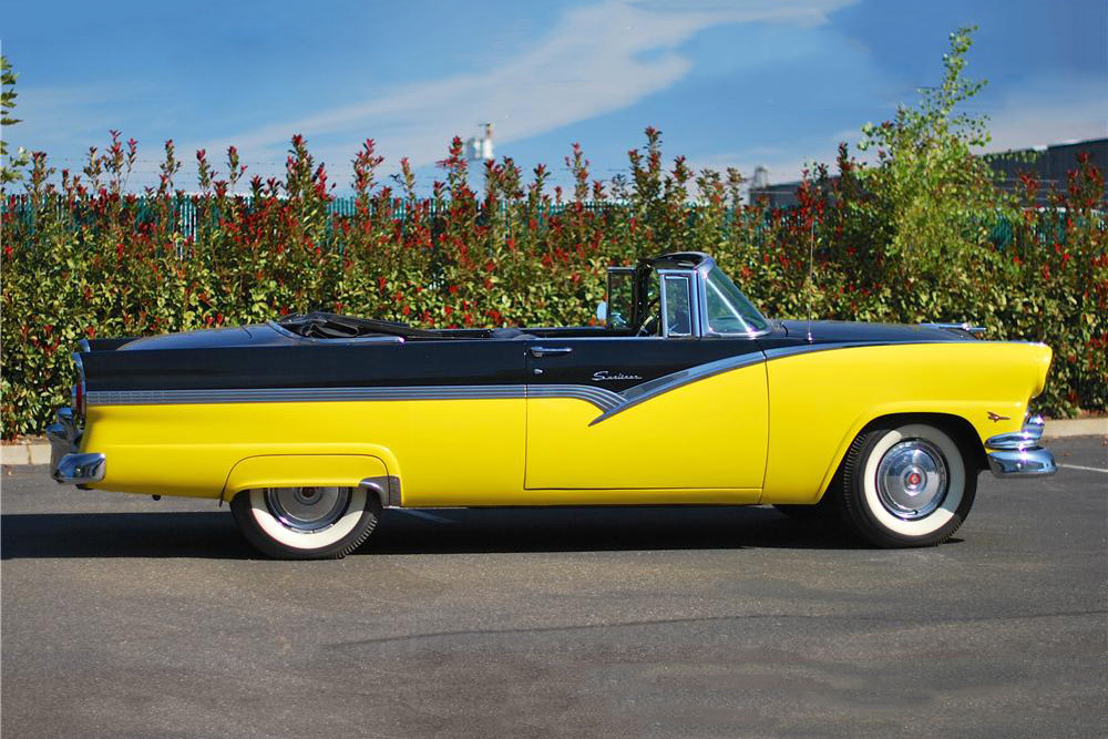 1956 FORD SUNLINER CONVERTIBLE - Side Profile - 190038