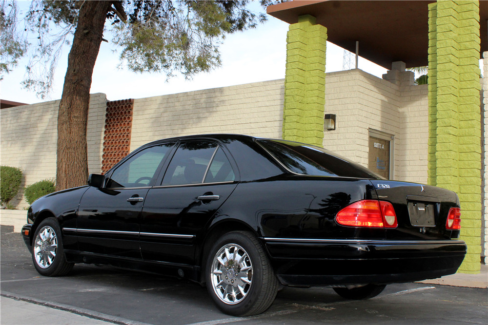 1997 MERCEDES-BENZ E320 4-DOOR SEDAN - Rear 3/4 - 190075