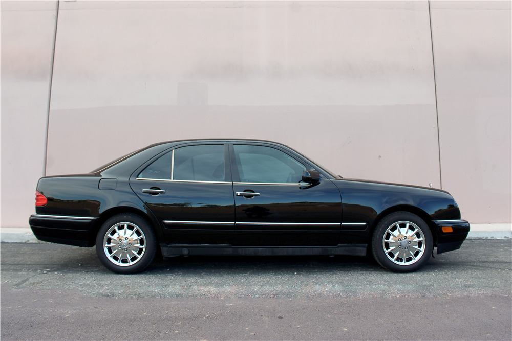 1997 MERCEDES-BENZ E320 4-DOOR SEDAN - Side Profile - 190075