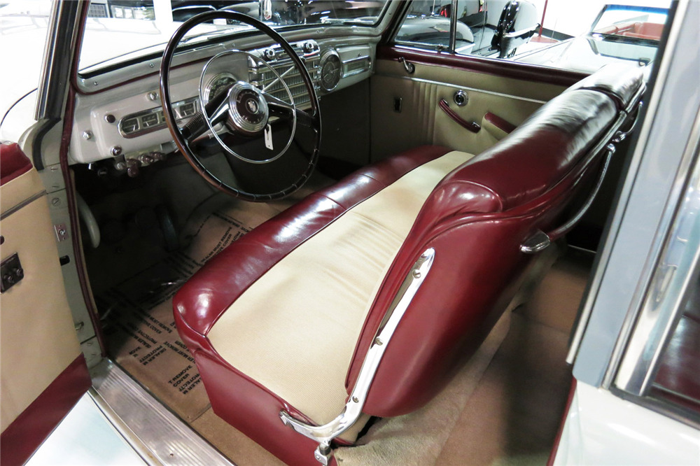 1946 LINCOLN CONTINENTAL - Interior - 190506