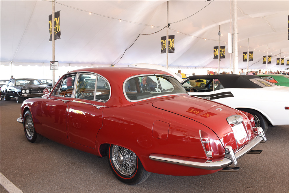 1967 JAGUAR 3.8S 4-DOOR SEDAN - Rear 3/4 - 190633