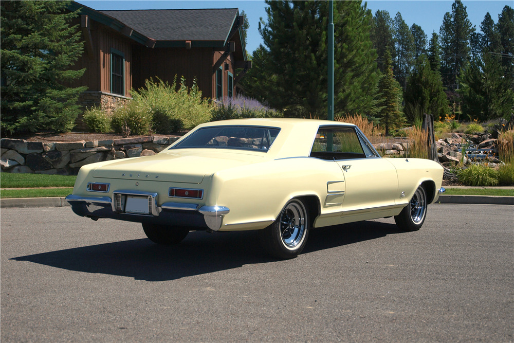 63 Riviera Rear 1963 BUICK RIVIERA - Rear 3/4 - 191077