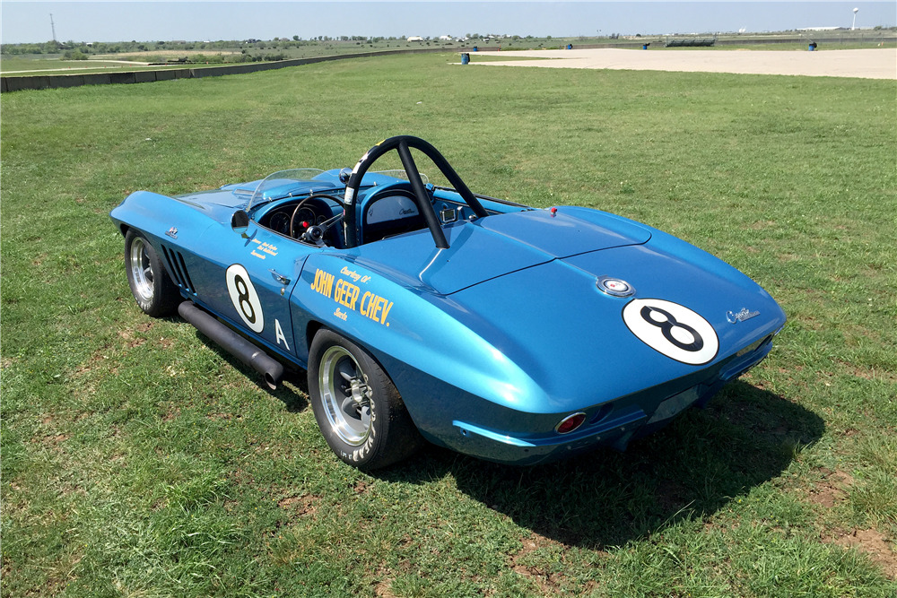 1965 CHEVROLET CORVETTE RACE CAR - Rear 3/4 - 191202