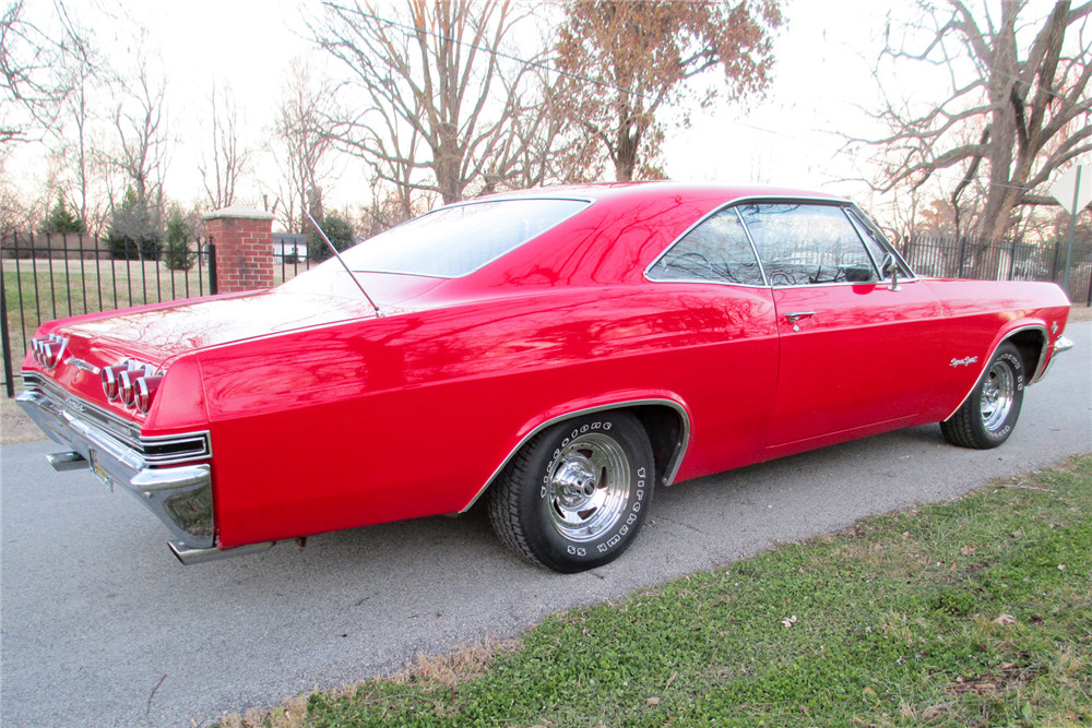 1965 CHEVROLET IMPALA SS  - Rear 3/4 - 191208