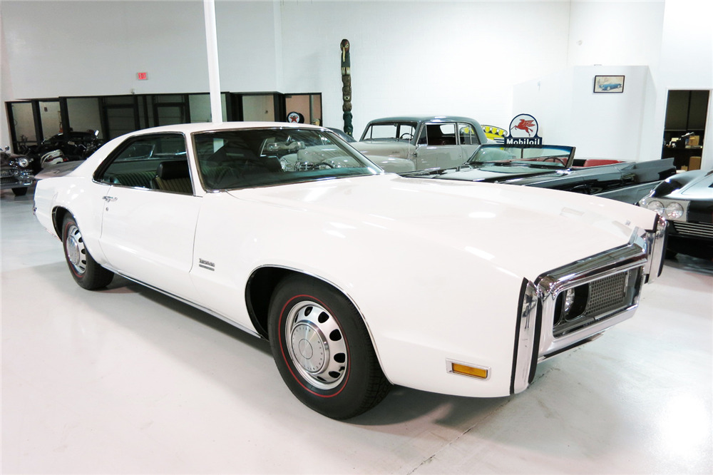1970 OLDSMOBILE TORONADO GT  - Front 3/4 - 191212
