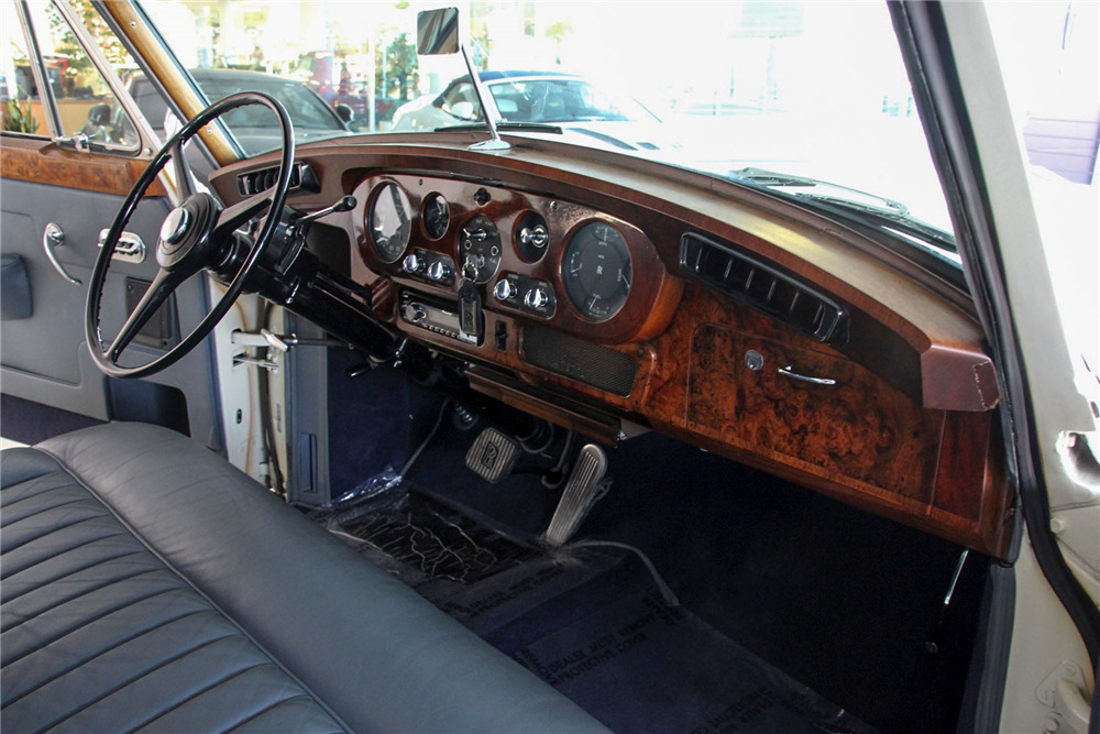 1961 ROLLS-ROYCE SILVER CLOUD II 4-DOOR SEDAN - Interior - 192505