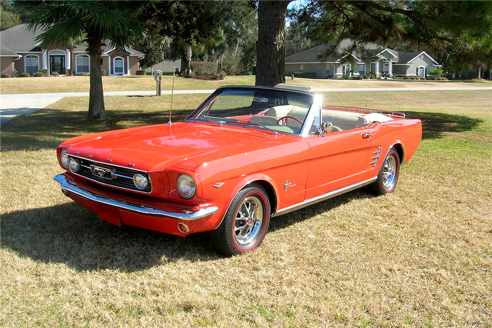1966 FORD MUSTANG CONVERTIBLE - Front 3/4 - 193812
