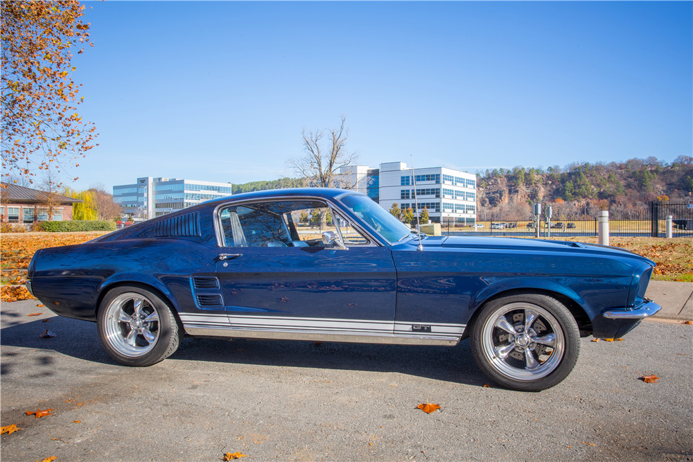 1967 FORD MUSTANG CUSTOM FASTBACK - Side Profile - 194119