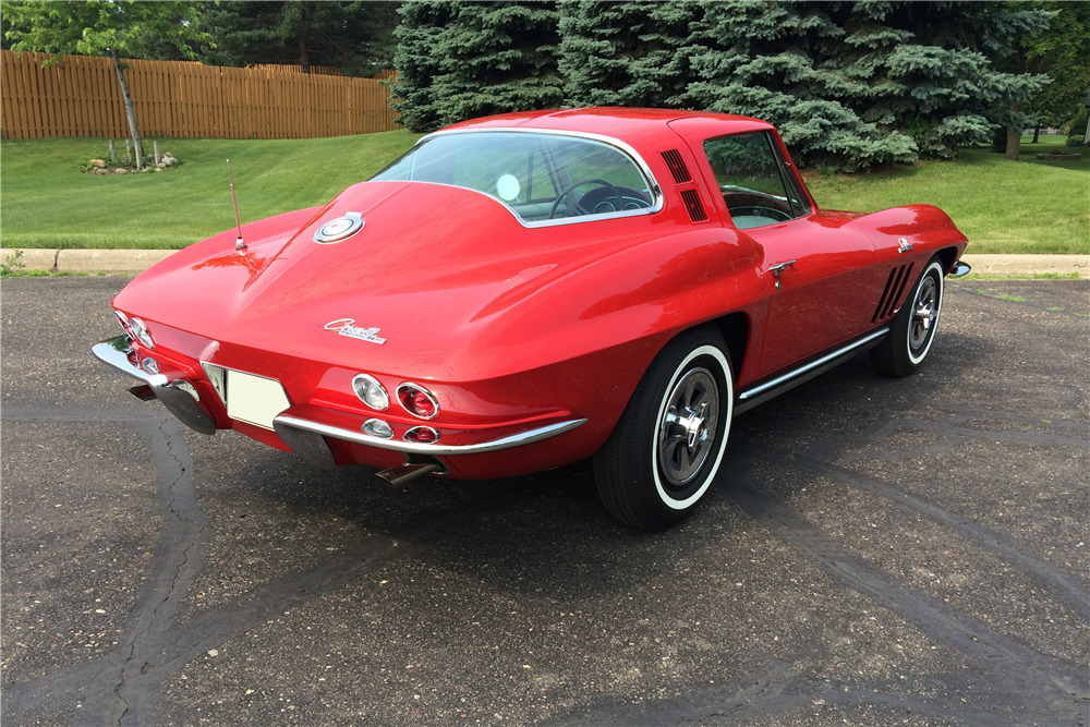1965 CHEVROLET CORVETTE 396/425 - Rear 3/4 - 194919