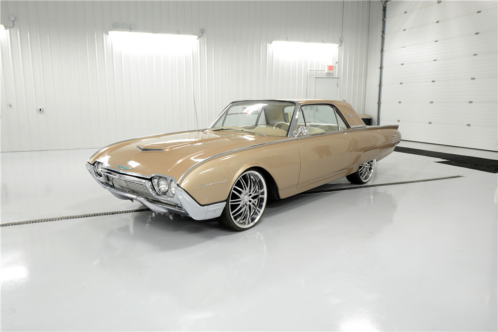 1961 FORD THUNDERBIRD - Front 3/4 - 195220