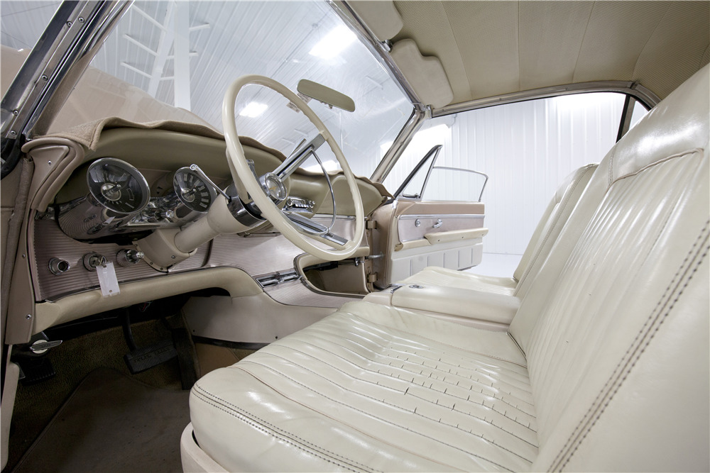 1961 FORD THUNDERBIRD - Interior - 195220