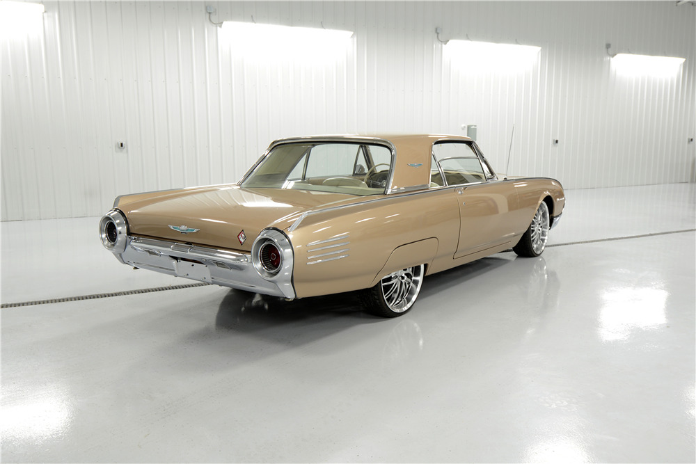 1961 FORD THUNDERBIRD - Rear 3/4 - 195220