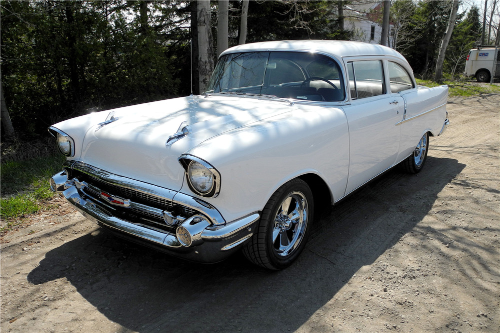 1957 CHEVROLET 150 CUSTOM 2-DOOR POST - Front 3/4 - 195539