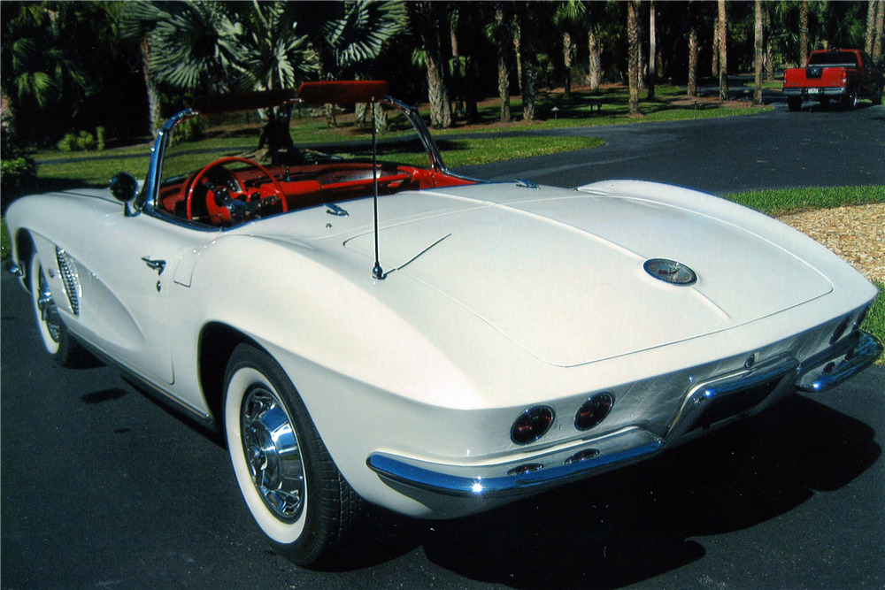 1962 CHEVROLET CORVETTE CONVERTIBLE - Rear 3/4 - 195920