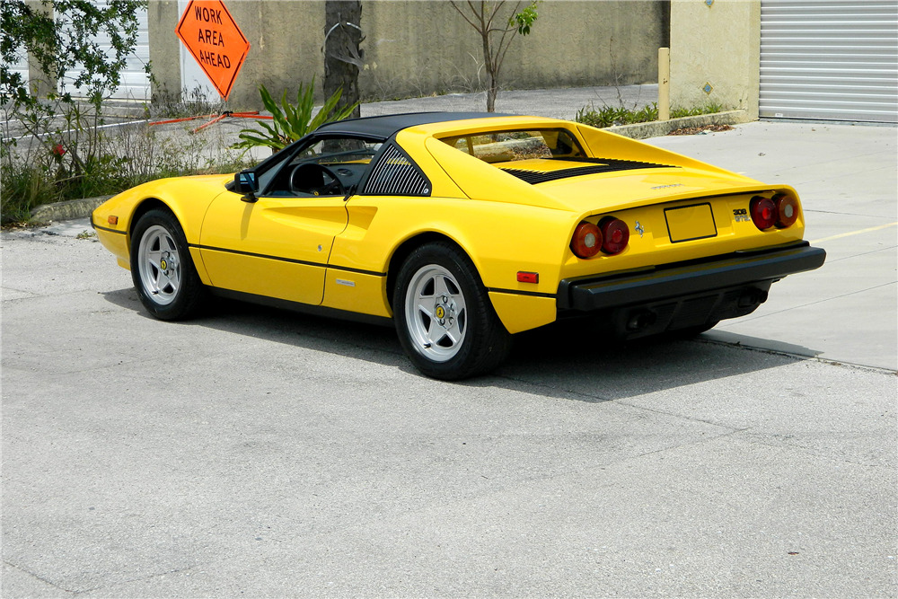 1982 FERRARI 308 GTSI TARGA - Rear 3/4 - 195942
