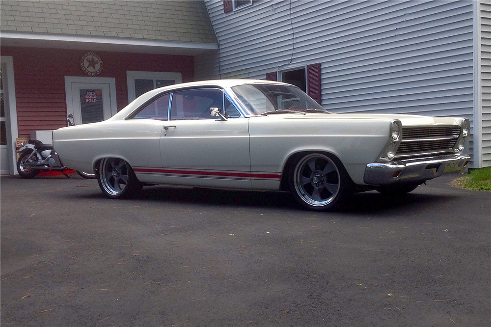 1967 FORD FAIRLANE - Side Profile - 196026