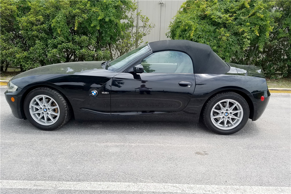 2005 BMW Z4 CONVERTIBLE - Side Profile - 196045