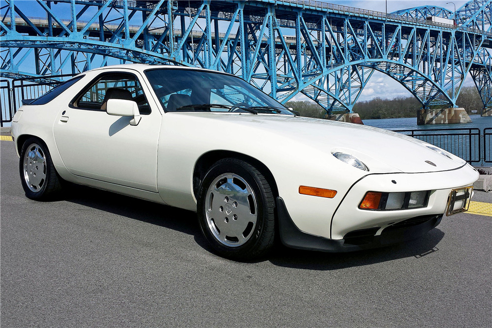 1984 PORSCHE 928S - Front 3/4 - 196079