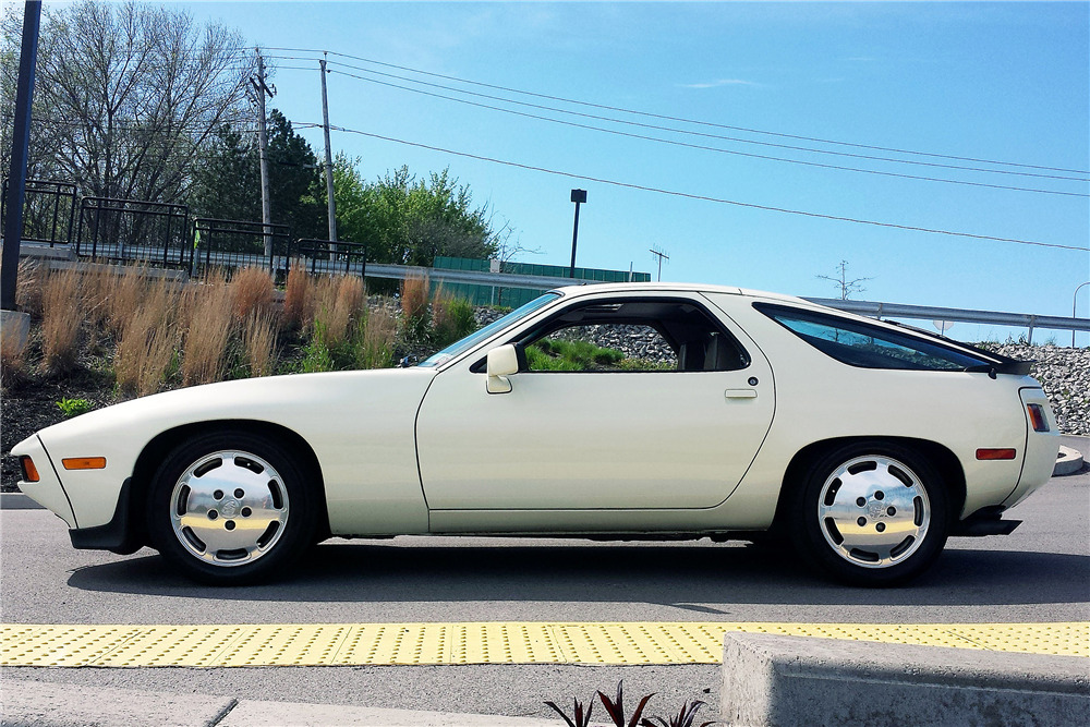 1984 PORSCHE 928S - Side Profile - 196079